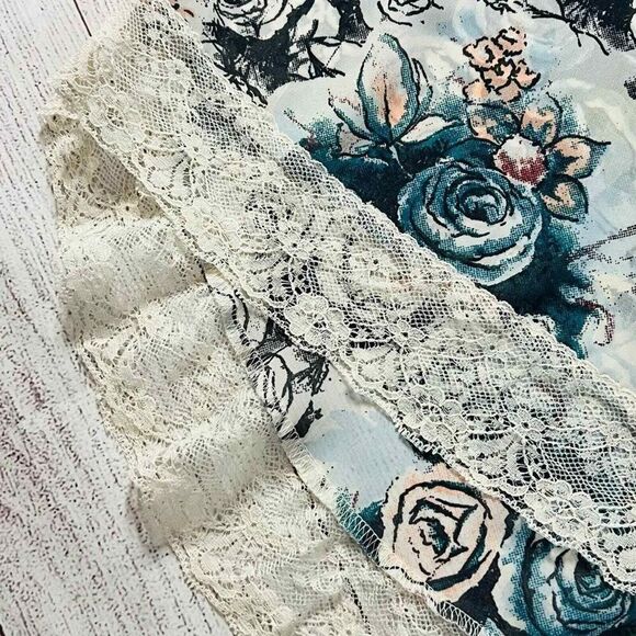 Lace flower kimono - Picture 2 of 7